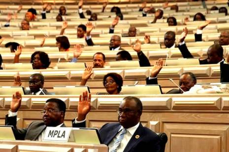 Deputados aprovam alteração à Lei Orgânica das Eleições Gerais