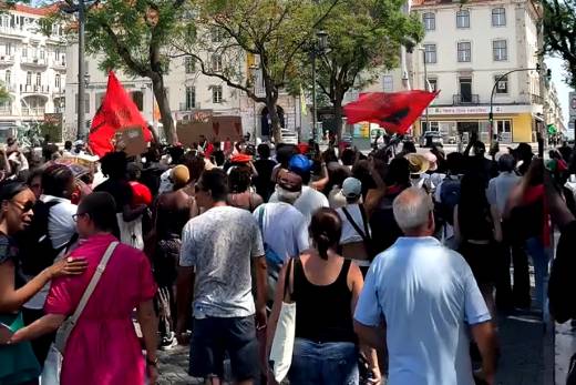 É falso que manifestantes angolanos ameaçaram Portugal junto à residência oficial do primeiro-ministro