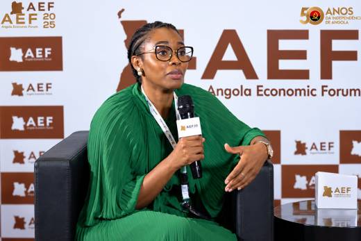 Dívida pública domina mercado de capitais e limita financiamento às empresas em Angola - Cristina Lourenço
