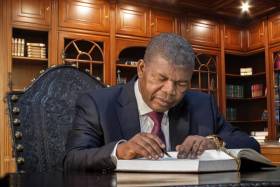 João Lourenço nomeia novos gestores para empresas públicas de transportes