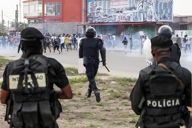 Polícia angolana assegura ter reposto a legalidade em Luanda com várias detenções