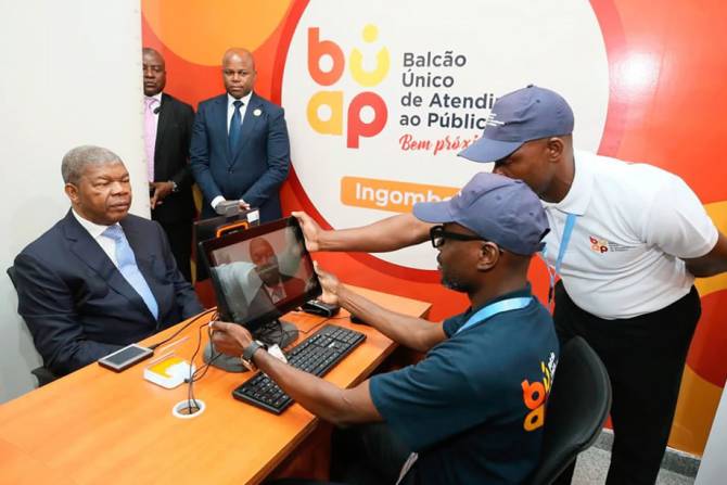 João Lourenço oficializa abertura do registo eleitoral e atualiza os seus dados