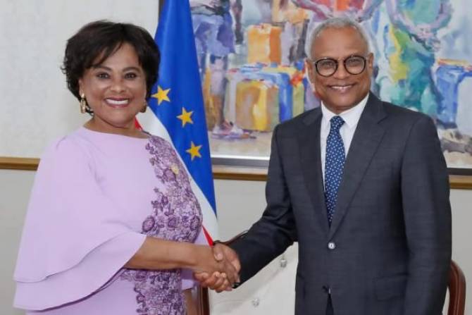 PR continua a subalternizar a líder do parlamento, ao indicá-la para o substituir em actos oficiais em vários países - UNITA