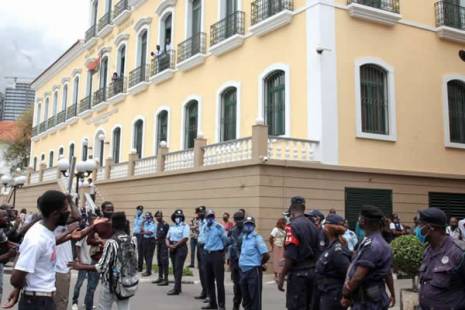 Julgamento da IURD decorre em Luanda apesar de ausência de um dos arguidos