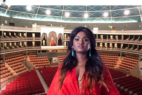 Cantora angolana Edmázia Mayembe estreia-se em Portugal no Coliseu dos Recreios