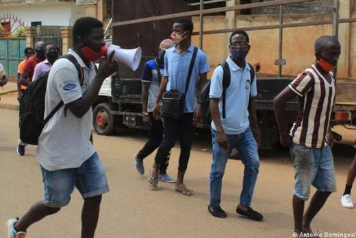 Dois ativistas são detidos durante visita de JLo ao Kwanza Norte