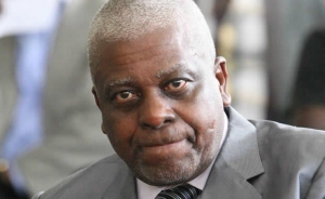 UNITA prefere &quot;esperar para acreditar&quot; na saída do poder de Eduardo dos Santos
