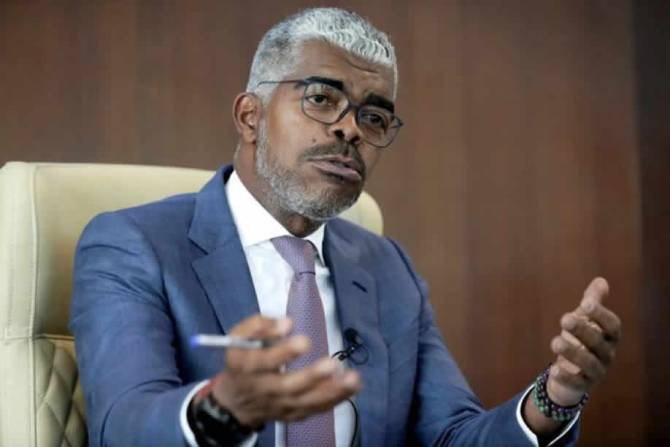 Ministro dos Transportes angolano defende liberalização do espaço aéreo africano