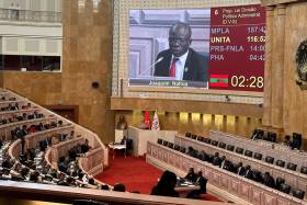 Parlamento angolano condena tumultos, MPLA elogia polícia e UNITA culpa PR