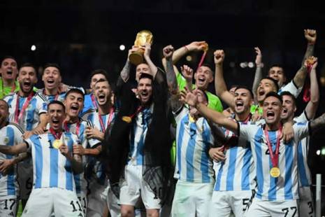 Argentina vence a França nos pênaltis e é tricampeã da Copa do Mundo