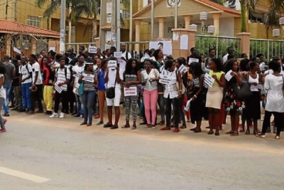 Estudantes de Luanda prometem sair à rua em marcha contra a "gasosa" na escola