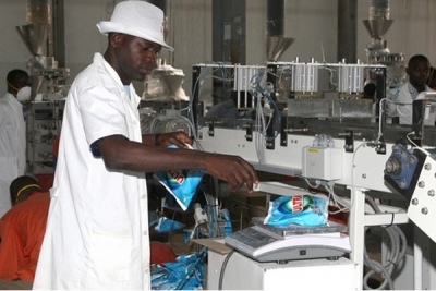Fitch prevê dívida pública acima de 80% e crescimento de 2,5% até 2028 em Angola