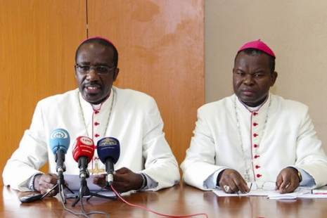 Instituições angolanas “estão reféns do partido no poder” e Angola precisa de nova Constituição - igreja católica