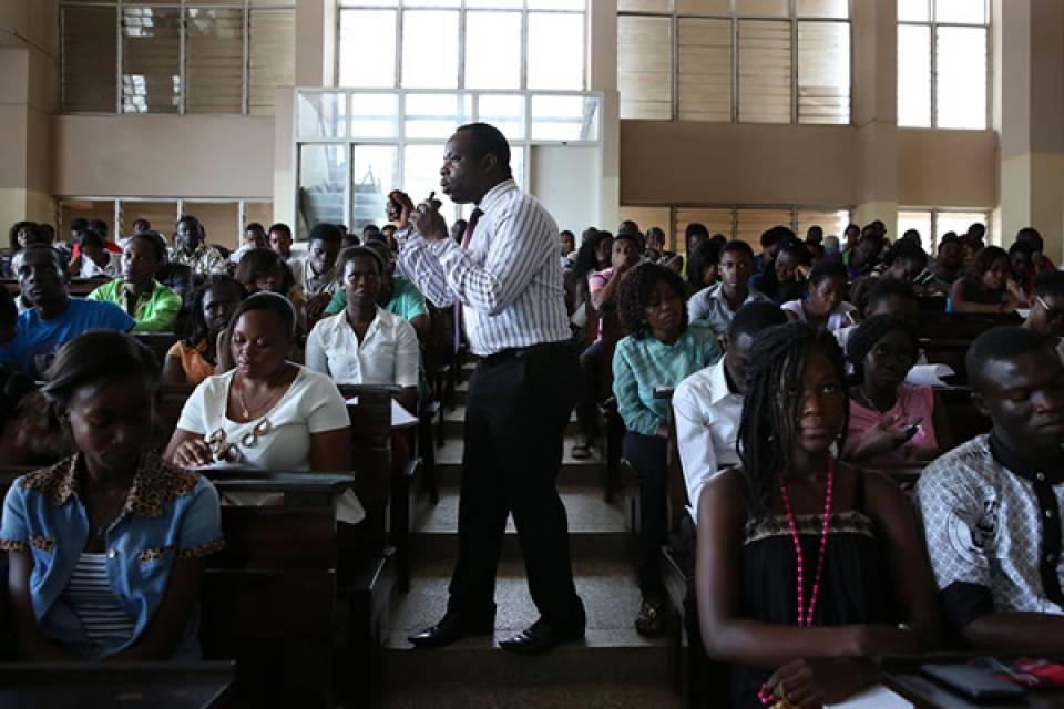 Professores universitários angolanos decidem interrmper greve a pedido dos bispos católicos