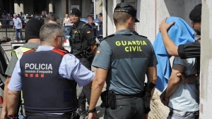 Cerca de 8.000 maços de tabaco intercetados em malas de angolanos na Espanha