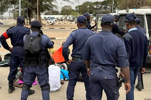 Polícia deteve mais de 100 pessoas implicadas em atos de vandalismo em Luanda