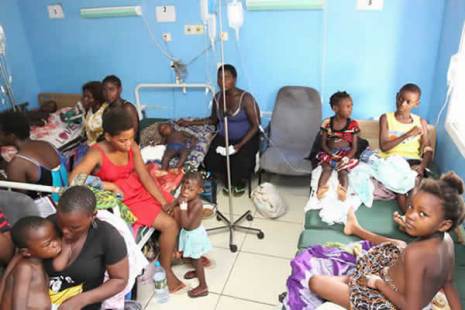 Médicos alertam para “agravar” da situação sanitária em Luanda com pressão nas urgências
