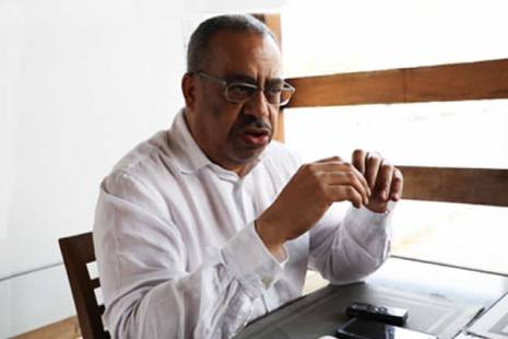 CPLP: Economista angolano diz que banco de investimentos “não tem pernas para andar”