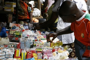 Metade dos medicamentos que circulam em Angola são contrafeitos - Governo
