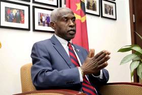 &quot;EUA nunca pensaram em estabelecer bases militares em Angola&quot;, garante embaixador Tulinabo Mushingi