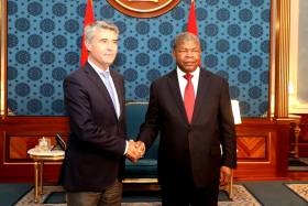 Líder do PS diz que adiamento da lei da nacionalidade dá mais tempo para negociações