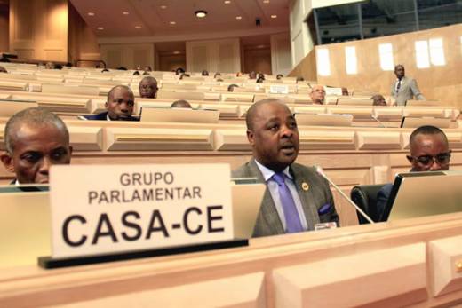 Oposição angolana dividida na revisão constitucional, MPLA enaltece “ausência do voto contra”