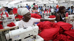 Angola quer privatizar 74 empresas públicas