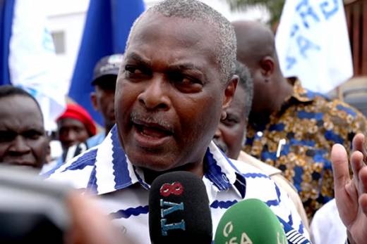 Abel Chivukuvuku "volta" ao Tribunal Constitucional para legalizar o PRA-JA Servir Angola