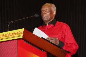 Históricos do MPLA garantem coesão do partido e desvalorizam ausência de JES