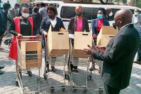 MPLA submete candidatura às eleições angolanas com mais subscrições do que as exigidas por lei