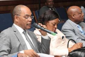 UNITA quer ouvir ministro dos Transportes por causa de &quot;concorrência desleal&quot; face à TAAG