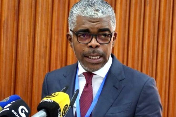 Peso dos combustíveis nos transportes em Angola justificam aumento da tarifa do táxi – ministro