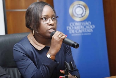 Orçamento de Angola terá “provavelmente” de ser revisto se preço de petróleo continuar baixo