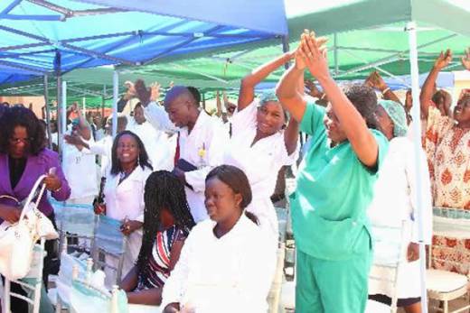 Greve dos enfermeiros de Luanda arrancou hoje em Luanda com 95% de adesão - sindicato