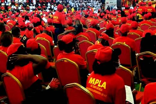 Encontro do líder do MPLA com bases pode inibir outros candidatos à sucessão - analista