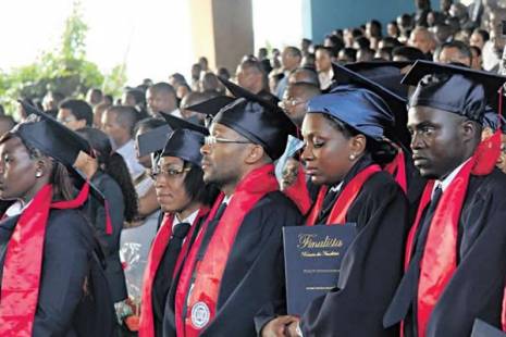 Angola anuncia candidatura para envio de 300 licenciados/mestres para o exterior
