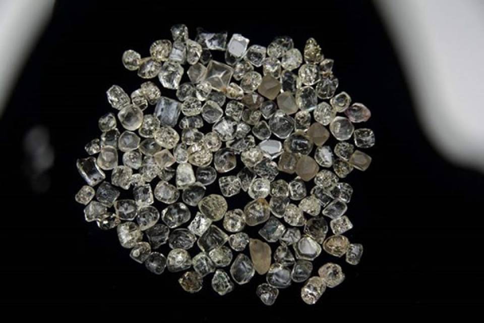 Empresa de comercialização de diamantes angolana (Sodiam) vai leiloar 36 pedras especiais