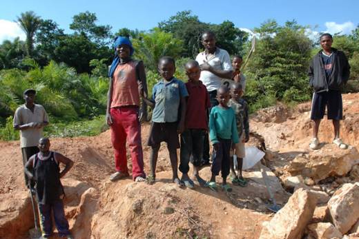 Miséria lado a lado com diamantes gera revolta e massacre na Lunda