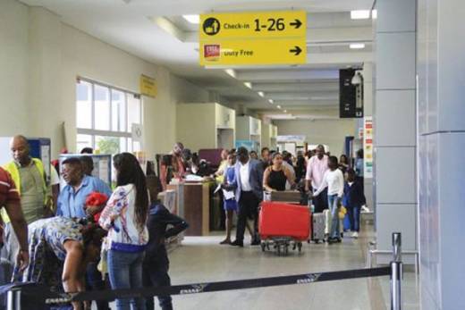 Israel/Irão: Angolanos regressam a Luanda após “experiência horrível e arrasadora” em Israel