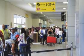 Israel/Irão: Angolanos regressam a Luanda após “experiência horrível e arrasadora” em Israel