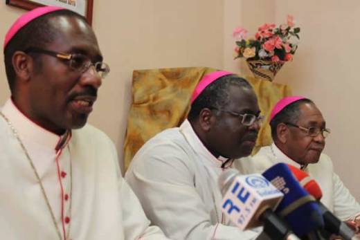 Bispos católicos defendem que igreja deve manter neutralidade política mas capaz