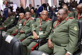 PR promove e nomeia oficiais das FAA e da Polícia Nacional