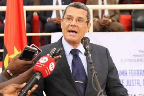 Oposição angolana condena &quot;escândalo&quot; na Presidência, MPLA defende combate à corrupção