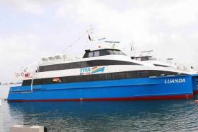 Catamarãs entregues pela Sonangol começam a fazer travessias de Luanda na quadra festiva – ministro