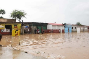 Chuvas fortes em Luanda cortam férias a chefias do governo provincial até maio