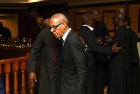 Hackers deram sumiço a provas documentais que "comprometiam" general "Kopelipa"