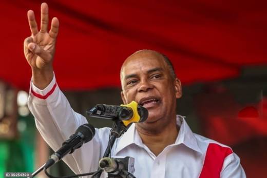 Líder da UNITA defende &quot;alargada revisão constitucional” que exclua perpetuação no poder
