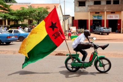Angola pede à União Africana "medidas punitivas" para quem crie obstáculos à normalidade constitucional na Guiné-Bissau