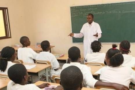 Angola anuncia concurso para promoção de 181.624 professores do ensino primário e secundário