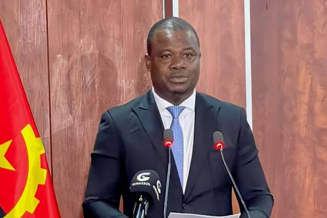 João Lourenço nomeia Dionísio da Fonseca ministro de Estado e chefe da Casa Civil